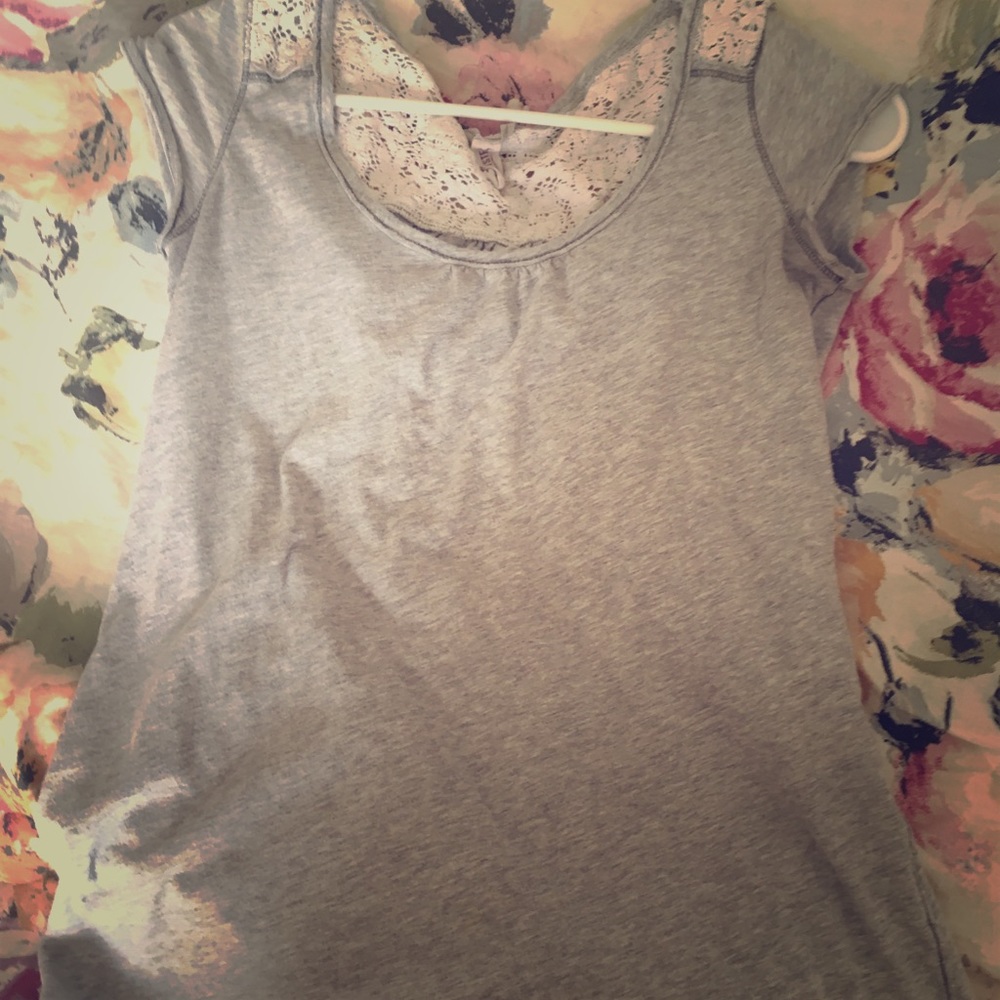 A light gray shirt
